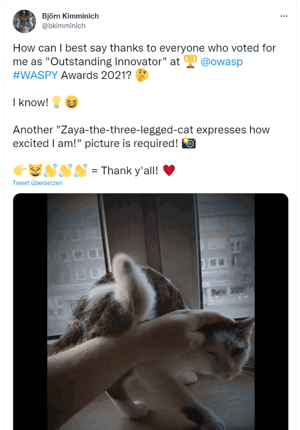 Zaya rowing with a half-amputated hind leg in a Tweet of Bjoern